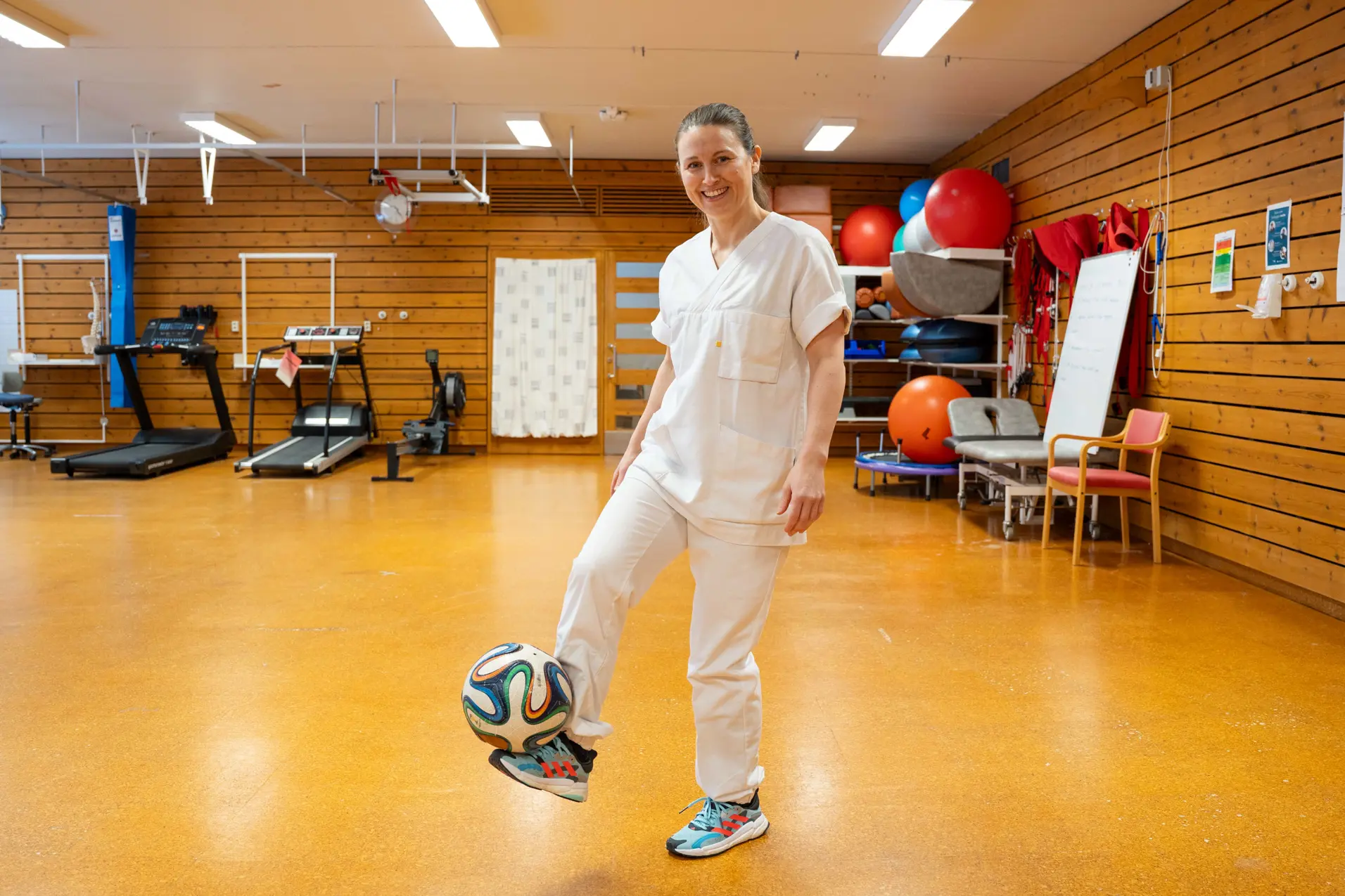 En mann i et treningsstudio