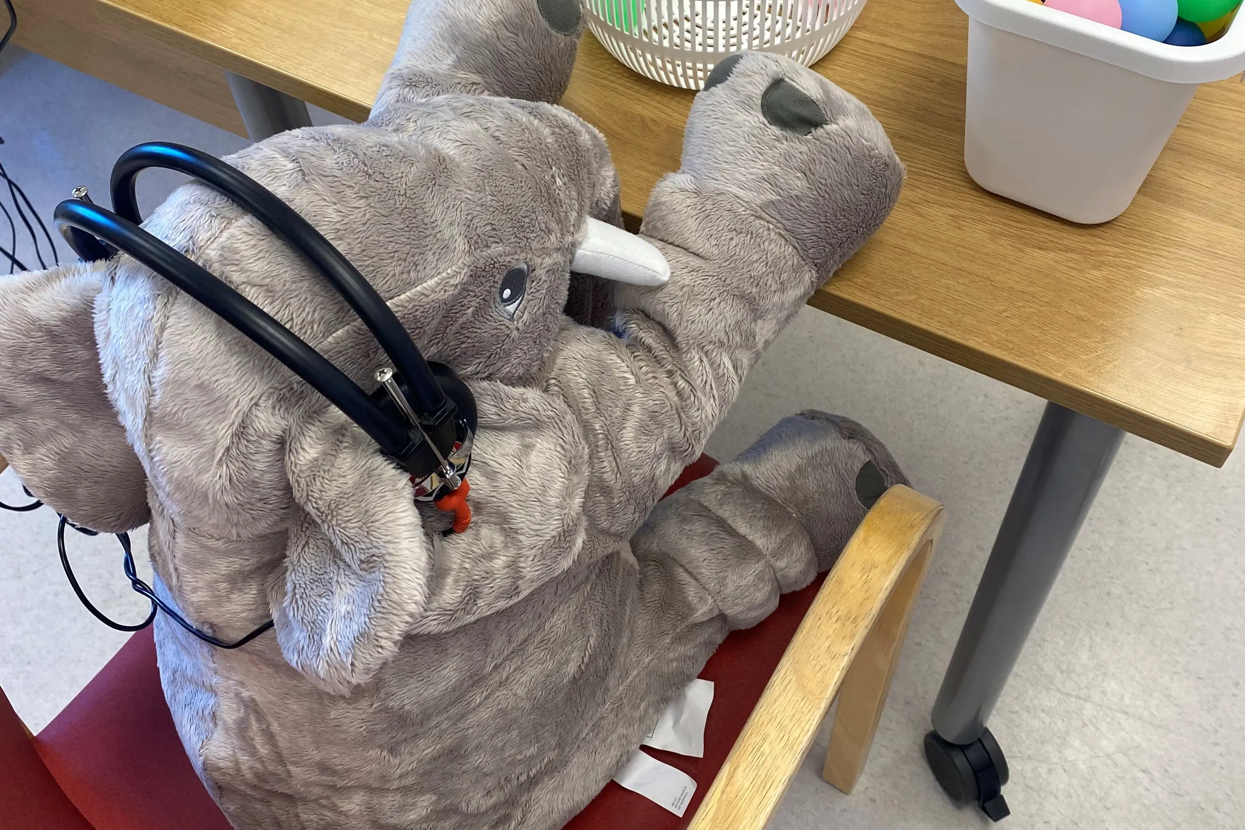 Et kosedyr på en stol