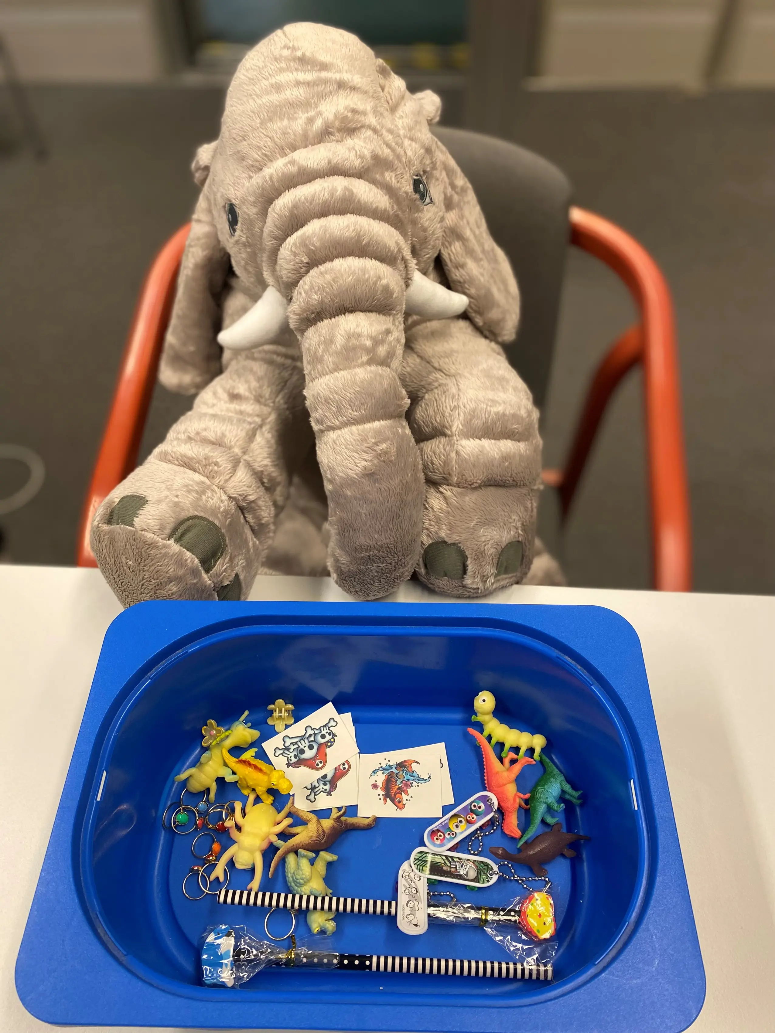 Et kosedyr på en stol