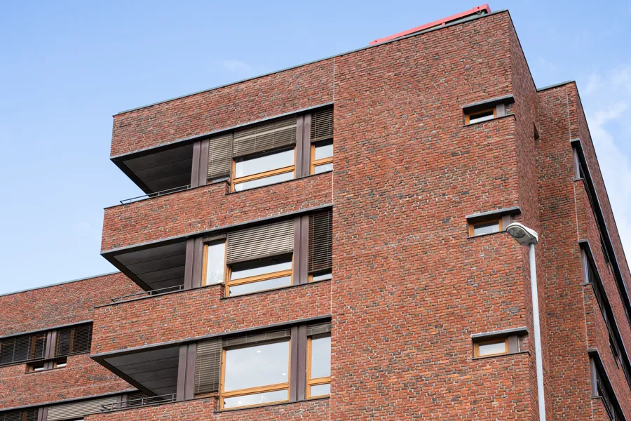 Yttervegg sykehuset i Arendal. Teglsteinsfasade.