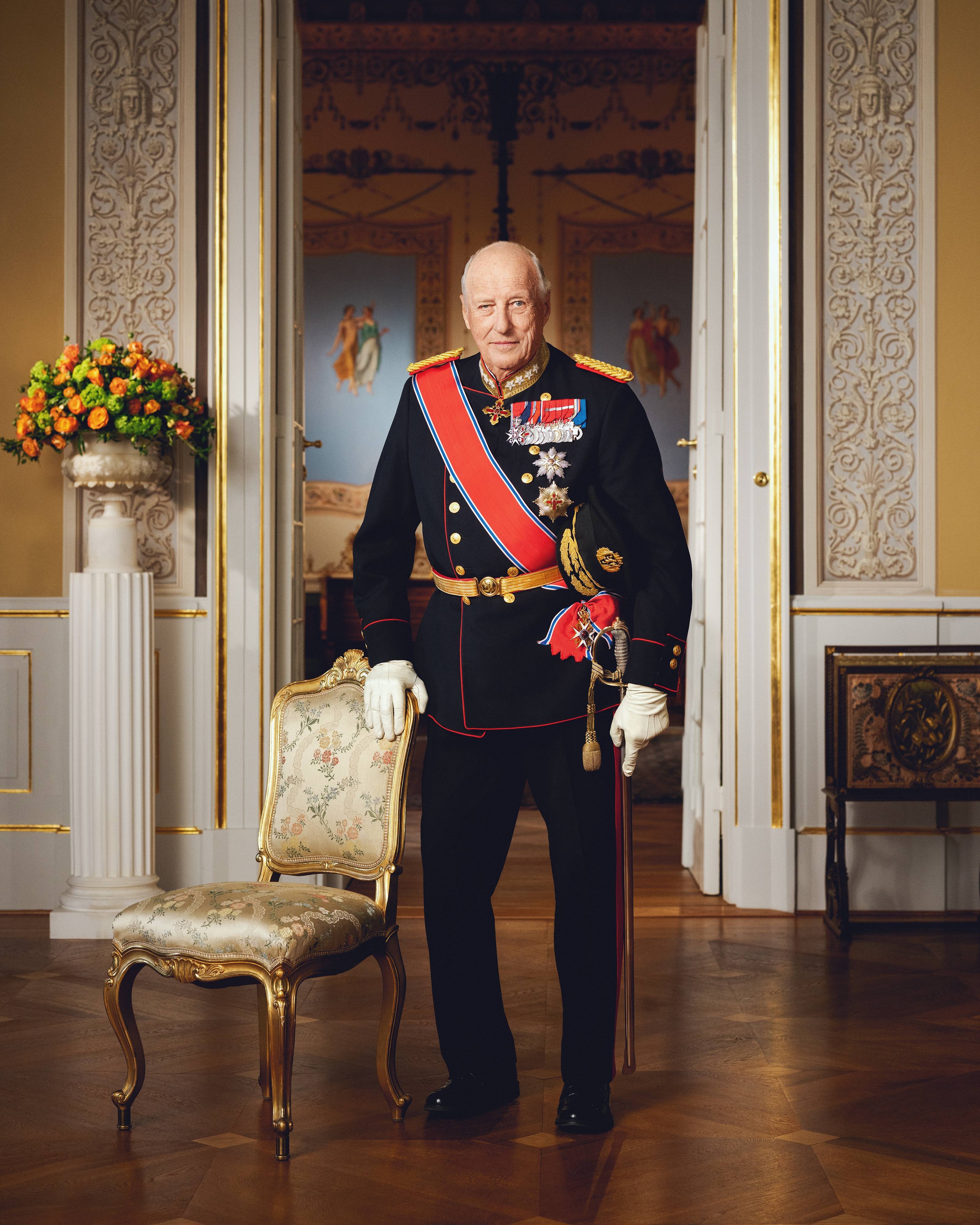 Norges kong Harald i uniform