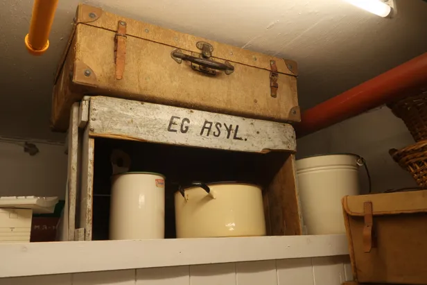 Koffert og andre gjenstander fra sykehusmuseet