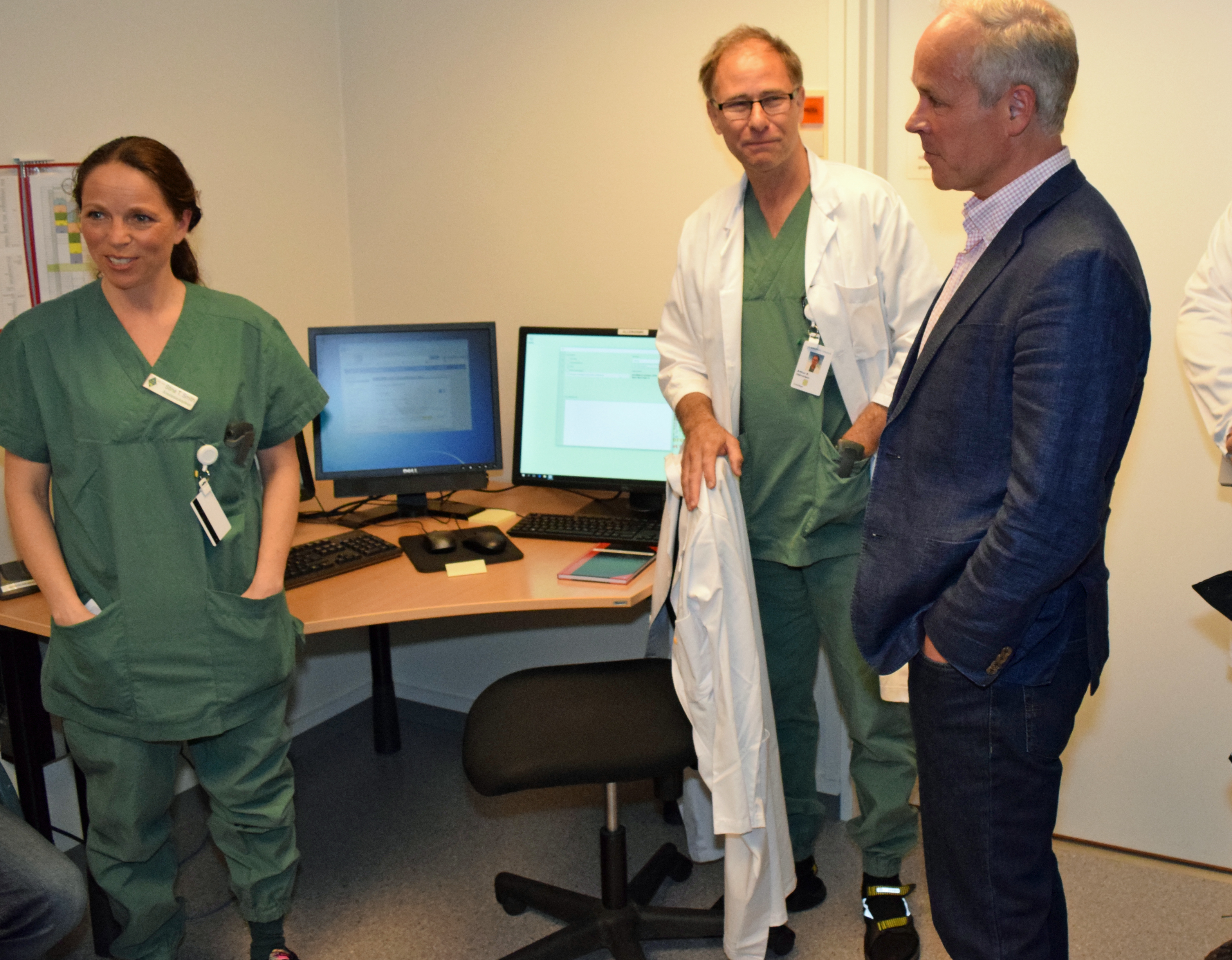 Moderniseringsminister Jan Tore Sanner får demonstrert systemet