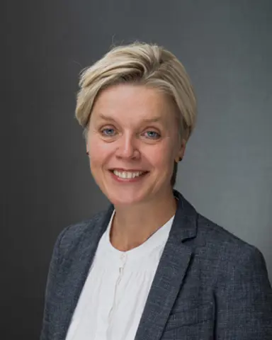 En person som smiler for kameraet