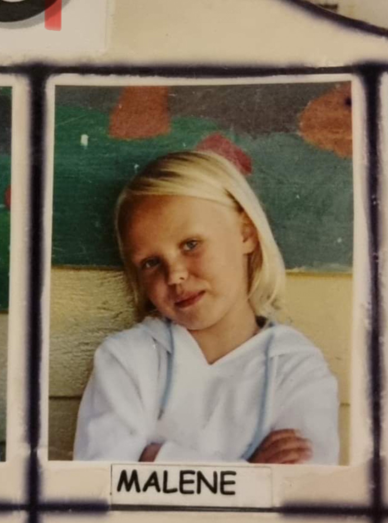 En jente med blondt hår